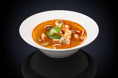 Miso çorbası karides ve mantar ile