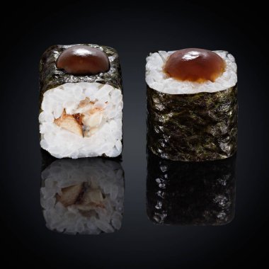 Unagi maki füme yılan balığı ve Barbekü ile rulo 