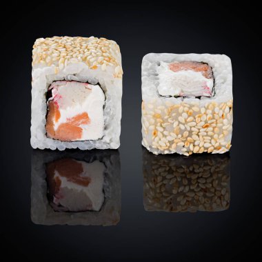 Koons, somon füme, avokado, susam, krem peynir rulo 