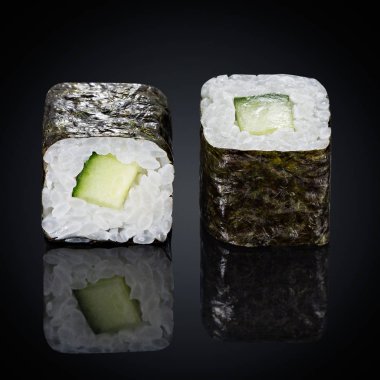 Kappa maki ile salatalık ruloları 