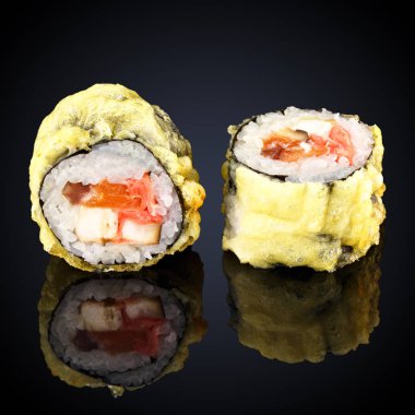 Somon, karides ve krem peynir ile sıcak rulo 