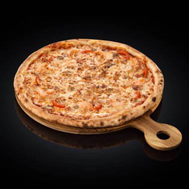 Pizza karışık et, sığır eti, domuz eti, domuz eti, mozzarella peyniri, tavuk göğsü