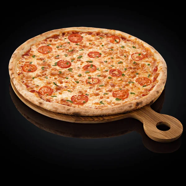 Pizza Margherita, cherry tomaten, mozzarella kaas, oregano — Stockfoto