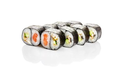 Rulo Yin Yang, somon balığı, yılanbalığı, susam, salatalık 