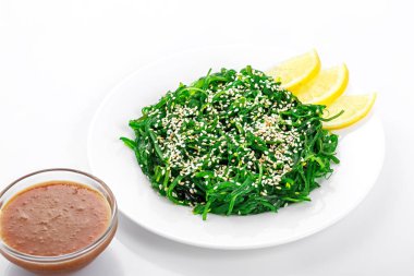 Salata Chuka, Chuka deniz yosunu, ceviz sosu, susam