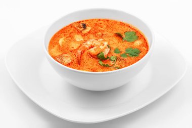 Tom Yam çorbası, karides ve mantar 