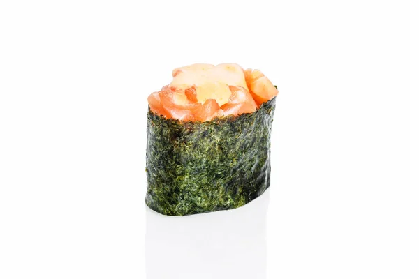 Gunkan Sushi salmón y salsa picante — Foto de Stock