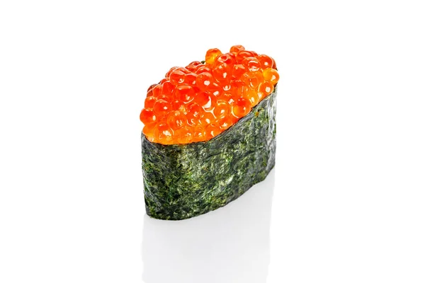 연어 캐 비어 군함 초밥 — 스톡 사진