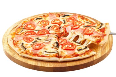 Evde Pizza, mozzarella peyniri, jambon, domates, maydanoz ve mantar 
