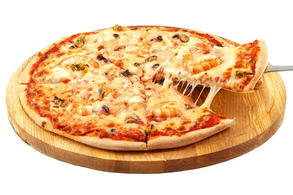 Pizza con frutti di mare, mozzarella, cozze, polpo, calamari, salmone, gamberetti — Foto Stock