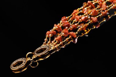 Kahverengi doğal taş, yakın kolye