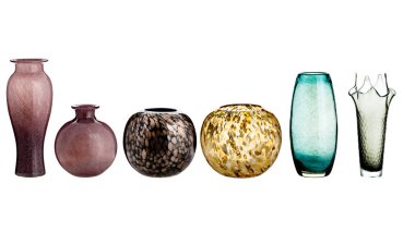 Cam vazo, kolaj, izole beyaz zemin üzerine