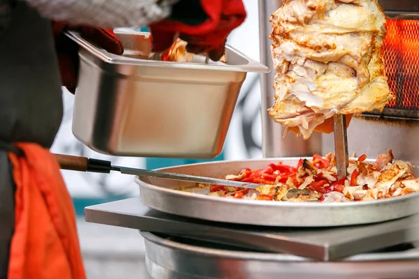 Carne de Shawarma sendo — Fotografia de Stock