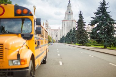 Amerikan sarı okul ve öğrenci otobüs, Moskova Üniversitesi Msu çerçevede