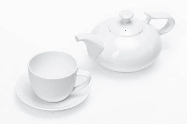 boş şablon porselen sofra, tasarım, beyaz seramik çaydanlık ve çay bardağı beyaz arka planı için