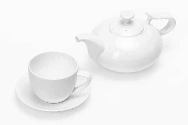 Modèle blanc vaisselle en porcelaine pour votre conception, théière en céramique blanche et tasse de thé fond blanc — Photo