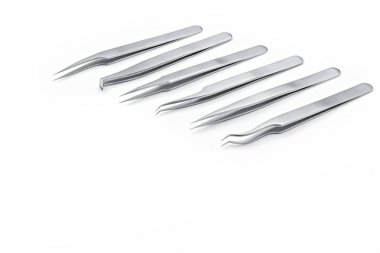 boş şablon tasarımınızın kopya alanı, beyaz arka plan yapay ya da sahte kirpik için metal cımbız ayarla