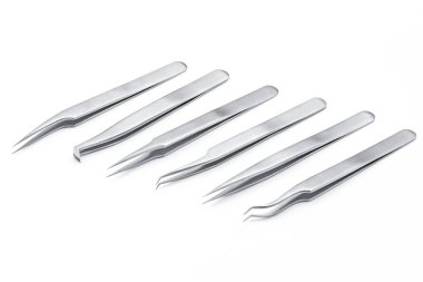 boş şablon tasarımınızın kopya alanı, beyaz arka plan yapay ya da sahte kirpik için metal cımbız ayarla