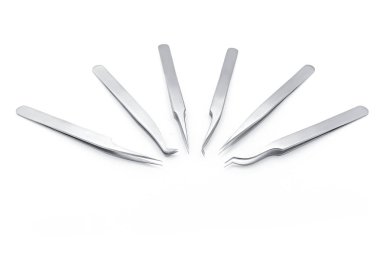 boş şablon tasarımınızın kopya alanı, beyaz arka plan yapay ya da sahte kirpik için metal cımbız ayarla