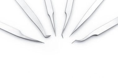 boş şablon tasarımınızın kopya alanı, beyaz arka plan yapay ya da sahte kirpik için metal cımbız ayarla