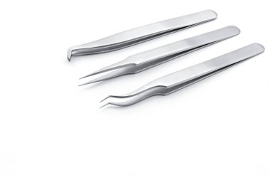 boş şablon tasarımınızın kopya alanı, beyaz arka plan yapay ya da sahte kirpik için metal cımbız ayarla