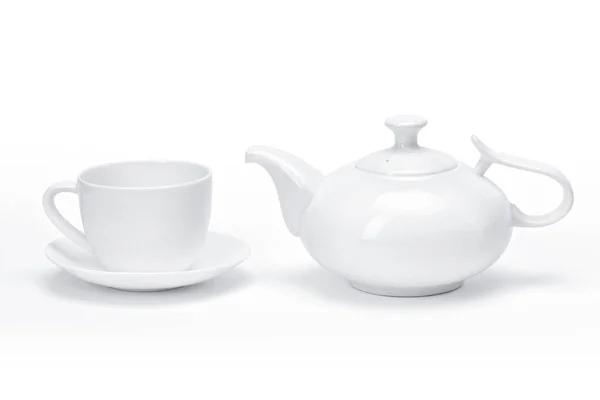 Πιατικά πορσελάνης κενό πρότυπο για το σχεδιασμό, λευκή κεραμική τσαγιέρα και τσάι κούπα λευκό φόντο σας — Φωτογραφία Αρχείου