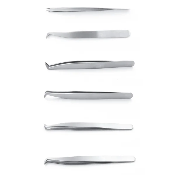 Conjunto de plantillas en blanco pinzas de metal para pestañas artificiales o falsas para su diseño, fondo blanco — Foto de Stock