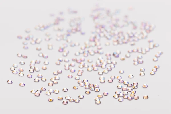 Κρύσταλλα πολύχρωμα στρας ως φόντο. διακόσμηση νυχιών — Φωτογραφία Αρχείου