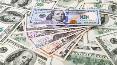Arka plan closeup serisi Amerikan parası 5,10, 20, 50, yeni 100 dolarlık banknot fan. Bize banknot kazık  