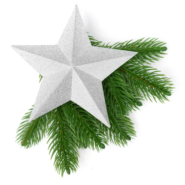 Серебряная рождественская звезда на зеленой ветке елки на белом фоне — стоковое фото