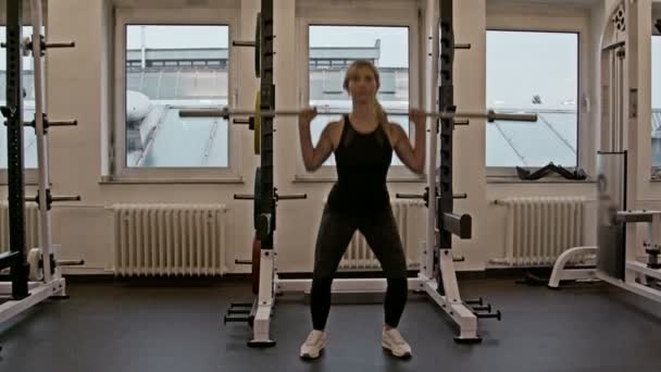 Woman training in Gym — Stock Video