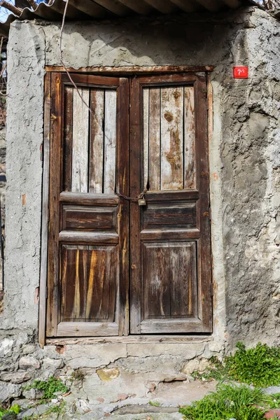 La puerta de madera marrón . —  Fotos de Stock