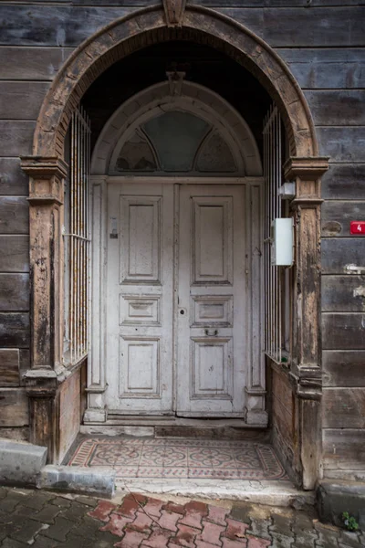 La puerta de madera blanca —  Fotos de Stock