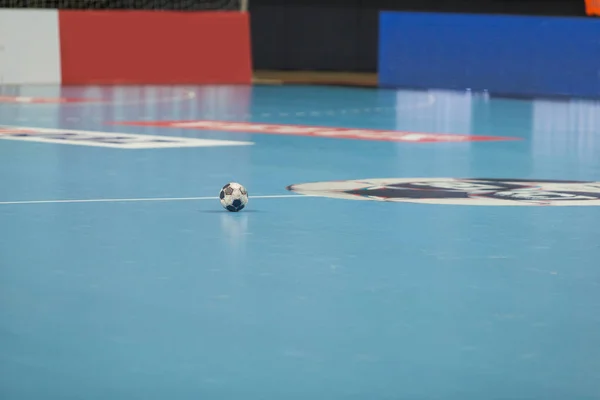 Balonmano pelota y corte — Foto de Stock