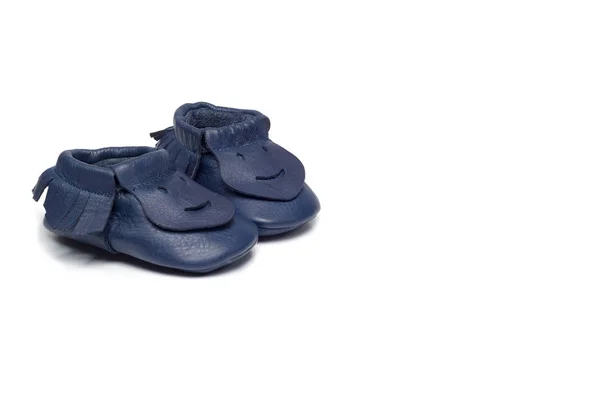 Chaussons bleu marine pour enfants sur fond blanc — Photo