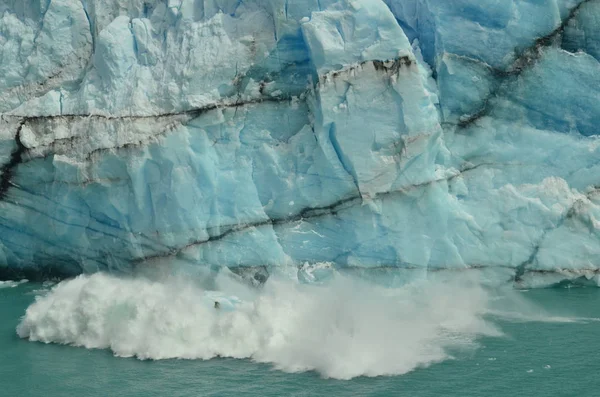 Desprendimiento Glaciar Perito Moreno — стокове фото