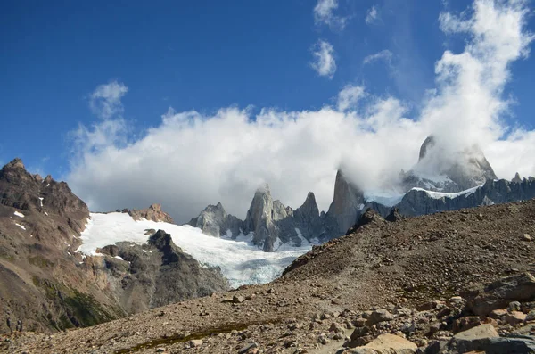 Cerro Fitz Roy Bajo Nubes Patagonia Argentina — стокове фото