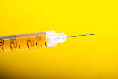 Düşürme kapaklı şırıngalar