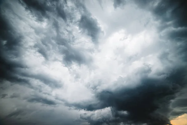 Drámai Felhő Textúra Sötét Viharfelhők Eső Előtt Esős Rossz Idő — Stock Fotó