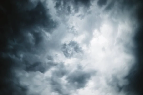 Dramatische Wolkenstruktur Dunkle Gewitterwolken Vor Regen Bewölkt Regnerisches Schlechtwetter Sturmwarnung — Stockfoto