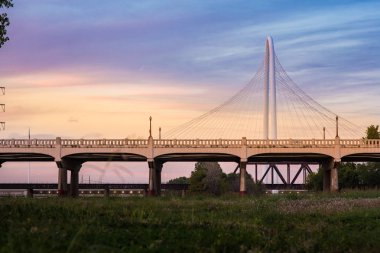 Margaret Hunt Hill köprü günbatımı sırasında