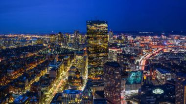 Boston manzarası gece havadan görünümü