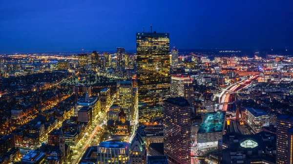 Бостон Skyline ночью на вид с воздуха — стоковое фото
