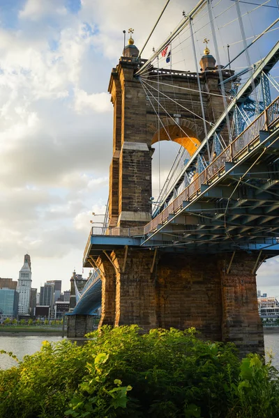 John A. Roebling Suspension Bridge bei Sonnenuntergang — Stockfoto