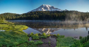 MT Rainier yansıma göller, gündoğumu