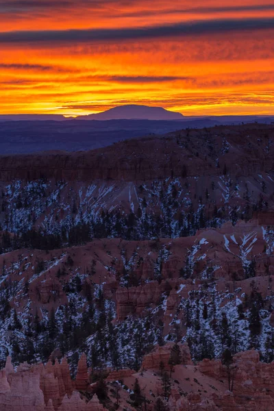 Sunrise, kar ile Bryce Canyon Milli Park