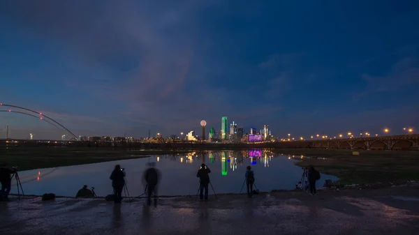 Fotógrafos Fotografiando Dallas Skyline — Foto de Stock