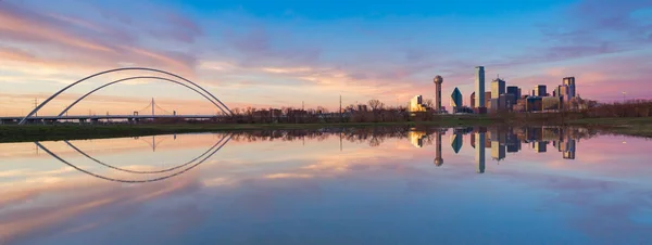Dallas Skyline Reflection on Trinity River During Sunset, Dallas — Stock Photo, Image