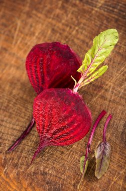 Kırmızı pancar veya pancar ahşap üzerinde