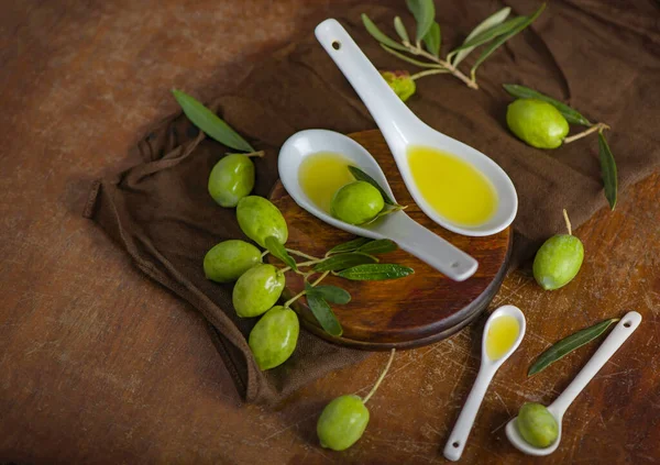 배경에 올리브 올리브 — 스톡 사진